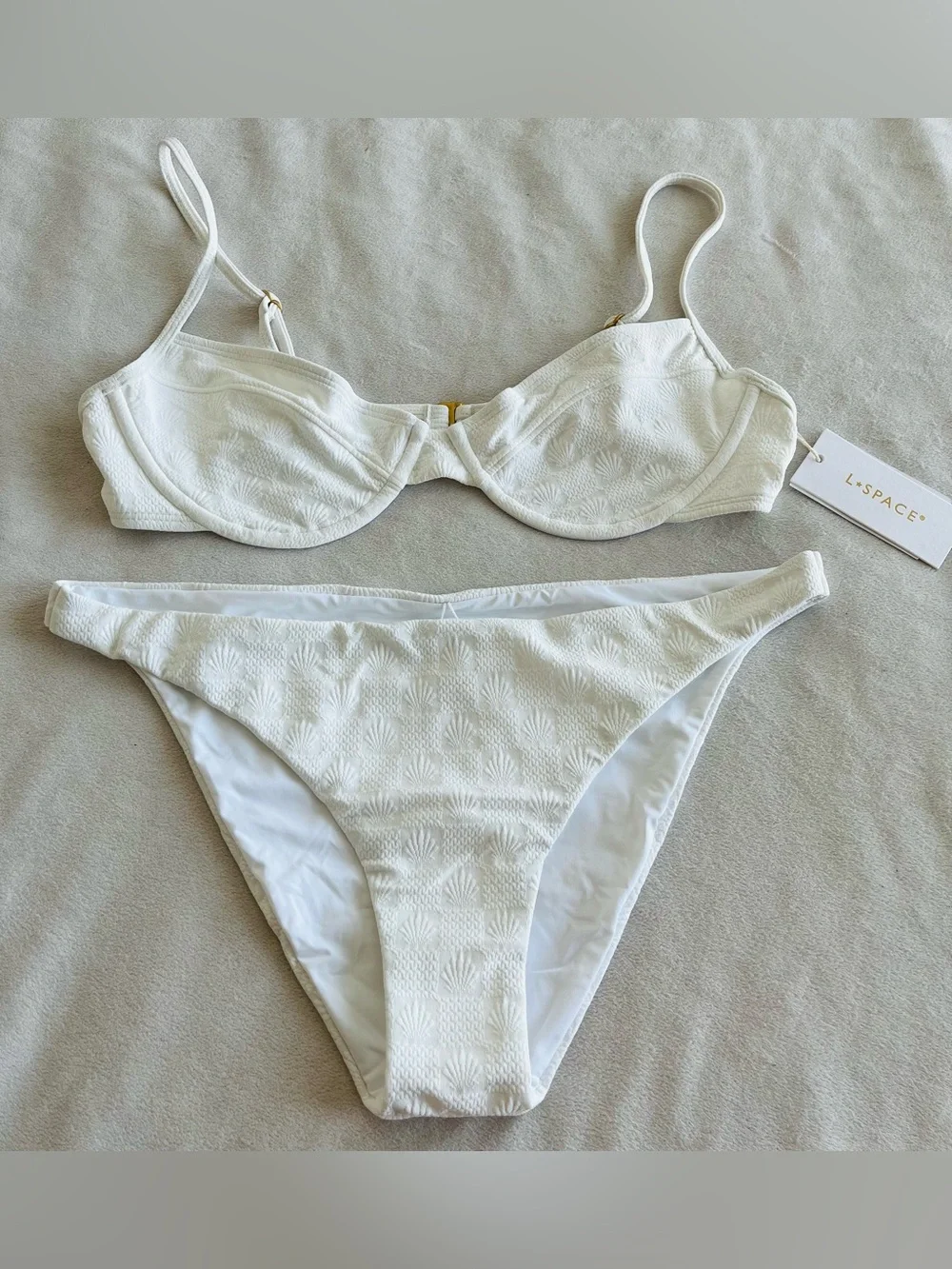 L*Space Bikini Set Missy Underwire Top & Camacho Bottom White Seashells L/XL